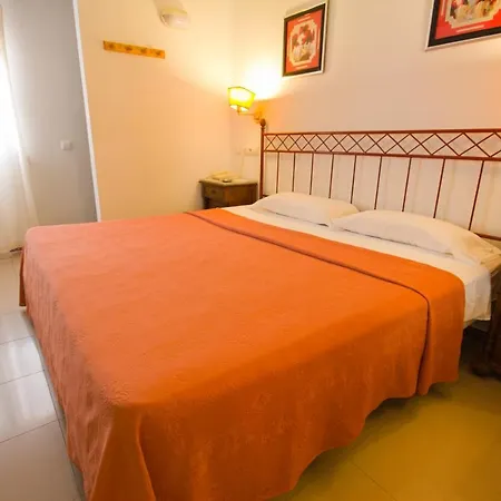 Nueva Andalucia Guest house 2*