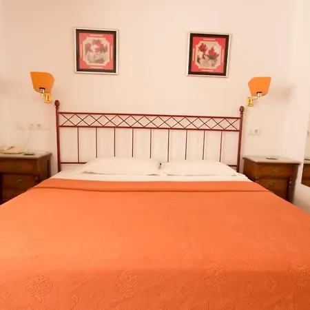 Nueva Andalucia Guest house 2*